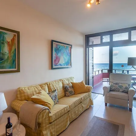 Front Line With Fantastic Terrace. Apartman Telde