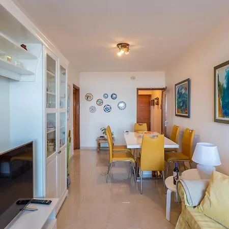 Front Line With Fantastic Terrace. Apartman Telde